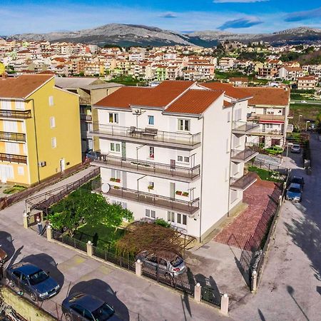 Apartments Mihael Split Bagian luar foto