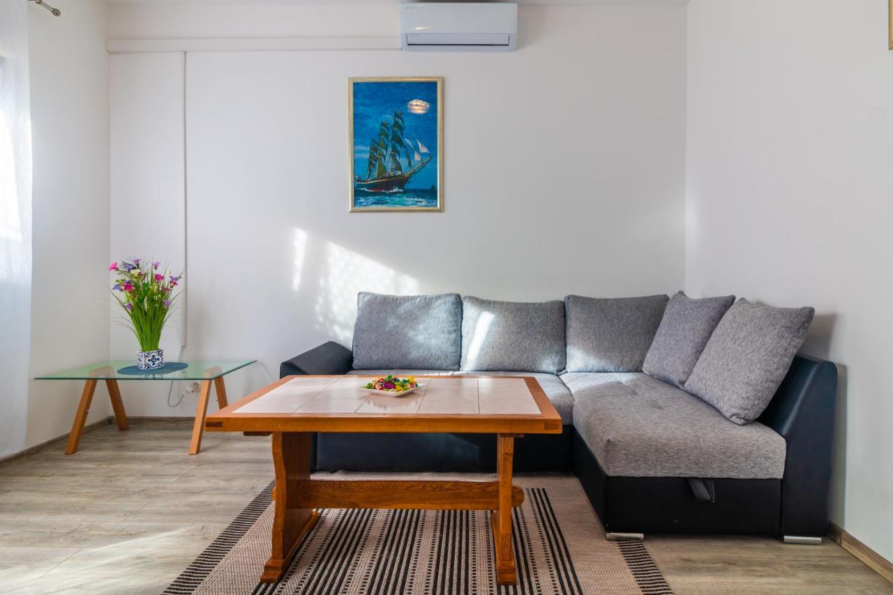 Apartments Mihael Split Bagian luar foto