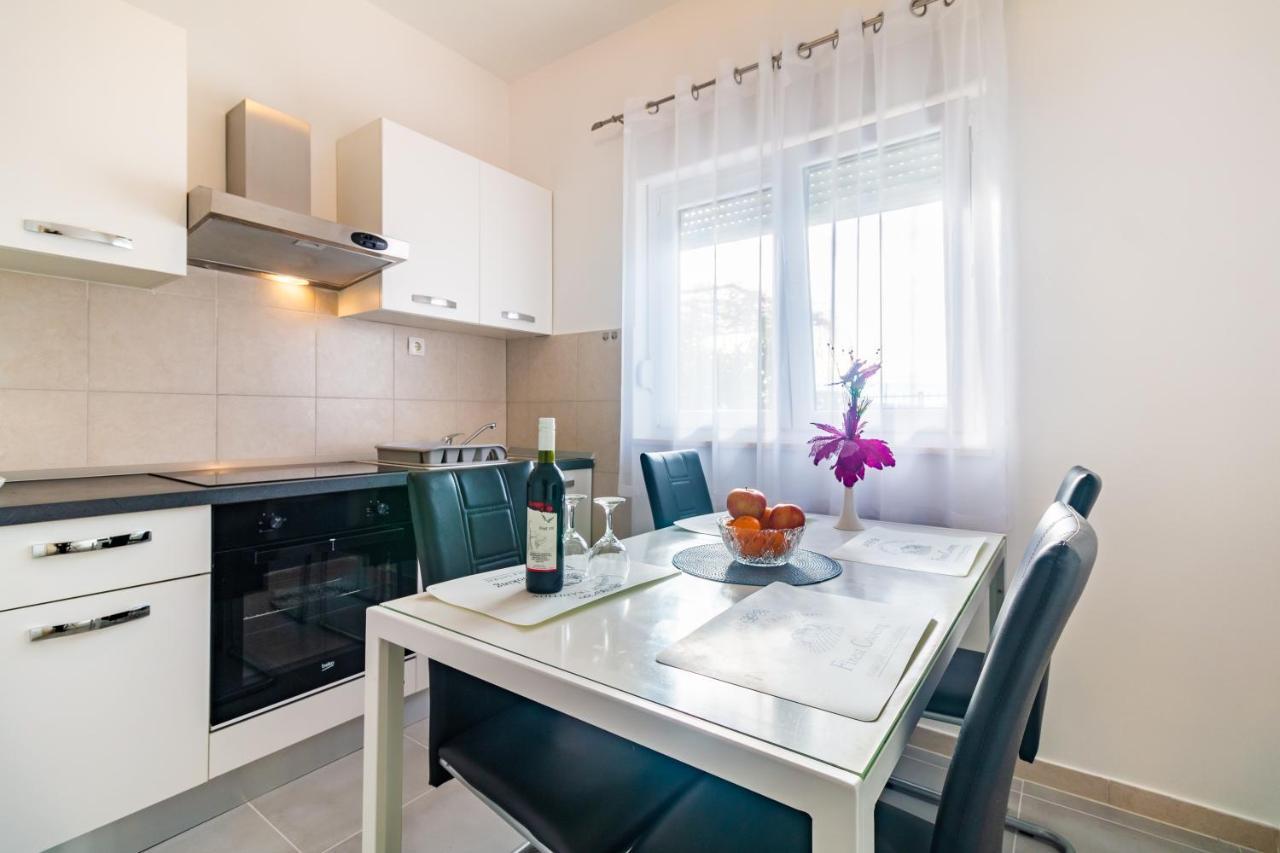 Apartments Mihael Split Bagian luar foto