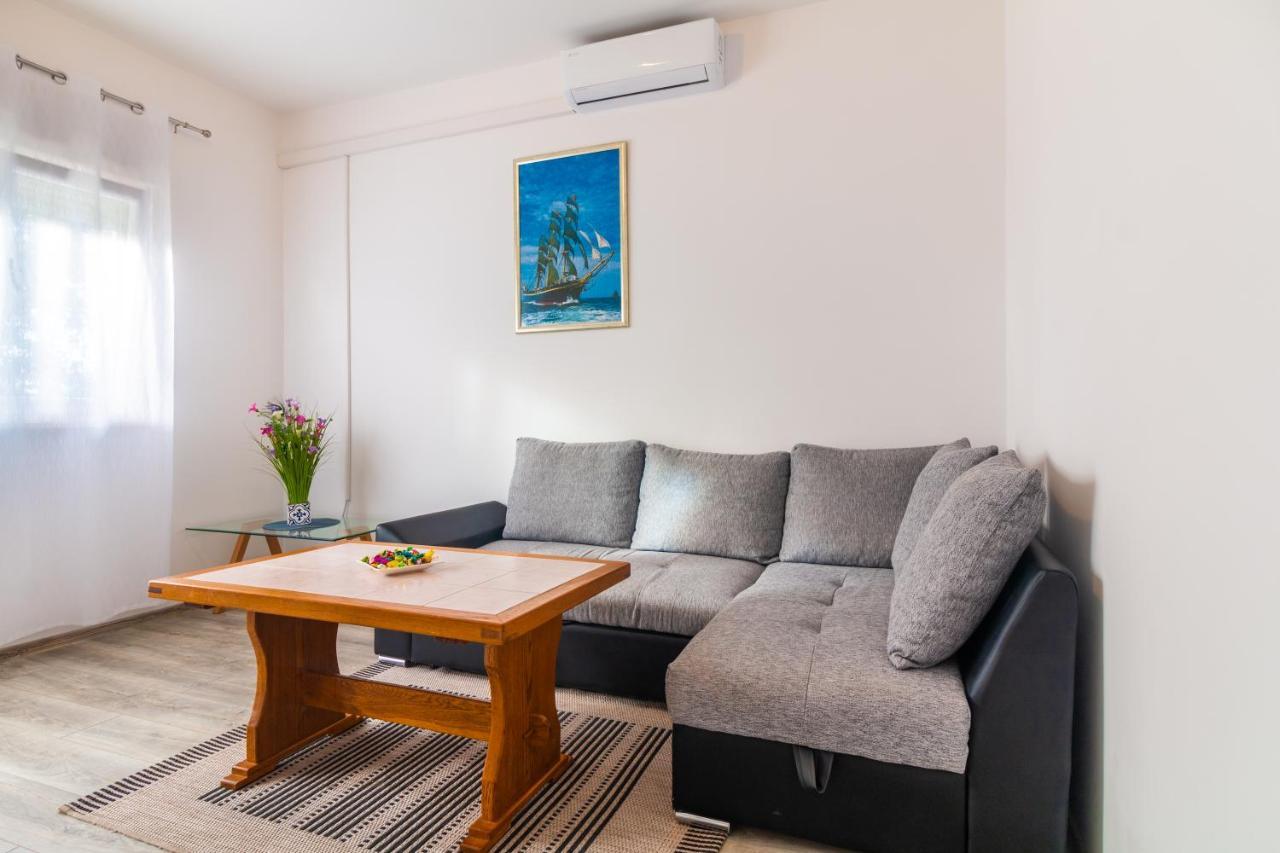 Apartments Mihael Split Bagian luar foto