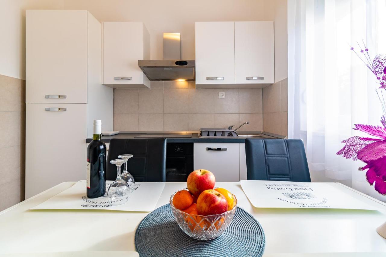 Apartments Mihael Split Bagian luar foto